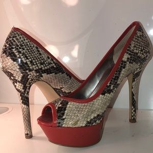 Guess Snake Red Print Heels